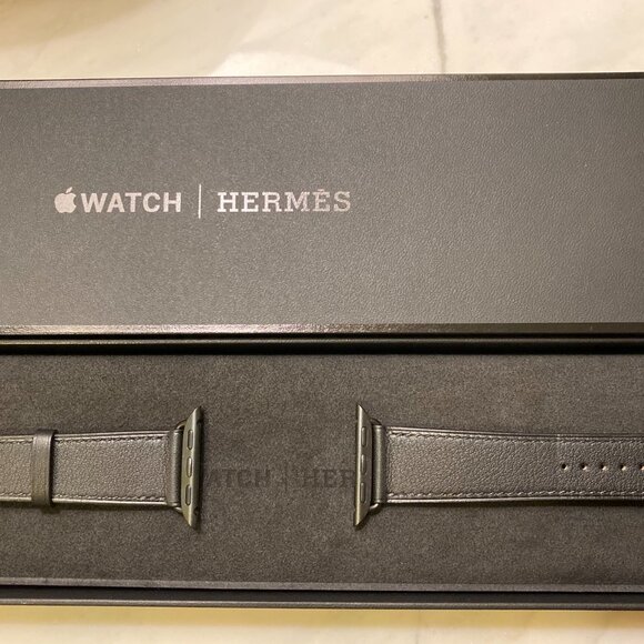 Apple Watch Hermes Series 5 40mm Black with Noir Leather Band - Picture 4 of 8